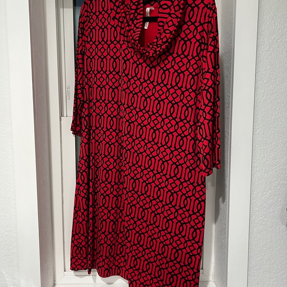 Lulu-B Dresses & Skirts - Lulu-B Red and Black Geometric Dress
